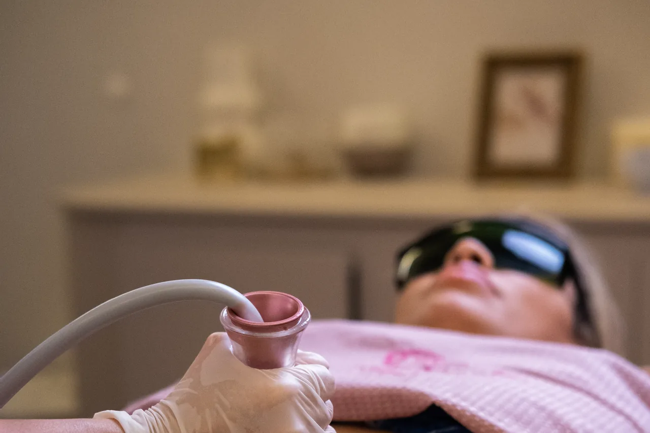 Sala privativa com tratamento de LED facial